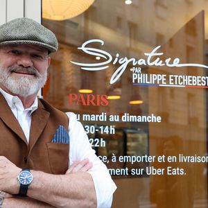 Exclusif - Le chef Philippe Etchebest - Le chef Philippe Etchebest ouvre son restaurant éphémère "Signature" du 9 au 30 octobre au 25 rue Sedaine à Paris dans le 11ème arrondissement le 8 octobre 2025. © Jean-Marc Lhomer/Bestimage