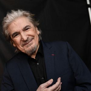 "J’ai encore de la voix. Mais le Covid a fait que je ne peux plus marcher", avoue-t-il,

Exclusif - Serge Lama en backstage de la 38ème cérémonie des Victoires de la musique à la Seine musicale de Boulogne-Billancourt, France, le 10 février 2023. © Moreau-Veren/Bestimage