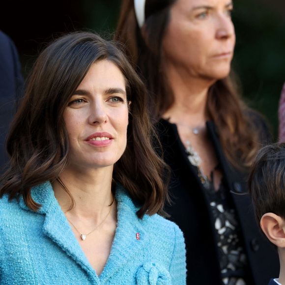 Charlotte Casiraghi, Raphaël Elmaleh dans la cour du palais princier le jour de la fête nationale de Monaco le 19 novembre 2024.

© Jean-Charles Vinaj / Pool Monaco / Bestimage