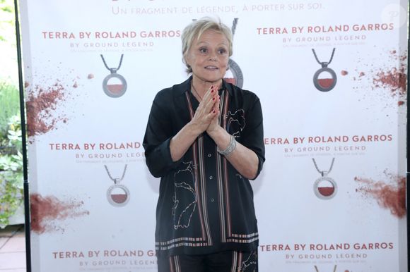Son épouse, l'humoriste et actrice de 70 ans Muriel Robin, était évidemment présente au premier rang pour lui afficher fièrement son soutien inconditionnel.

Exclusif - Muriel Robin et Anne L. remercient tous ceux qui les ont aidé à réaliser ce Collier " Terra by Roland Garros ", au restaurant Laurent à Paris, France le 22 Mai 2026.

© Bertrand Rindoff/Bestimage