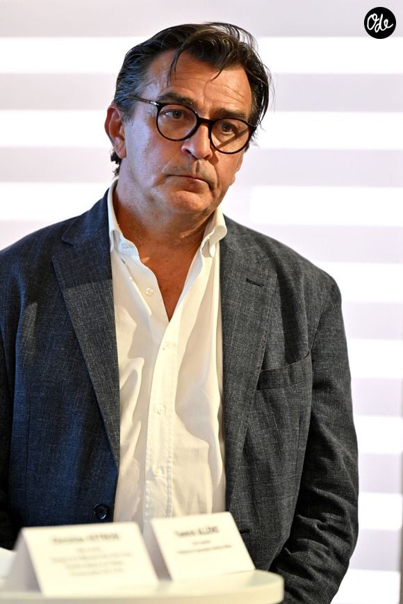Christian Estrosi, le maire de Nice, et Yannick Alleno, le chef de cuisine étoilé endeuillé par la mort de son fils Antoine, tué par un chauffaurd, ont signé, à la mairie de Nice, le 13 septembre 2024© Bruno Bebert/bestimage