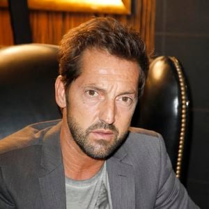 Une hilarante anecdote qui a fait mouche !

Exclusif - Frédéric Diefenthal - People au défilé de mode "Tania Valenti" au Sofitel à Paris, lors de la fashion week.  © Christophe Aubert via Bestimage