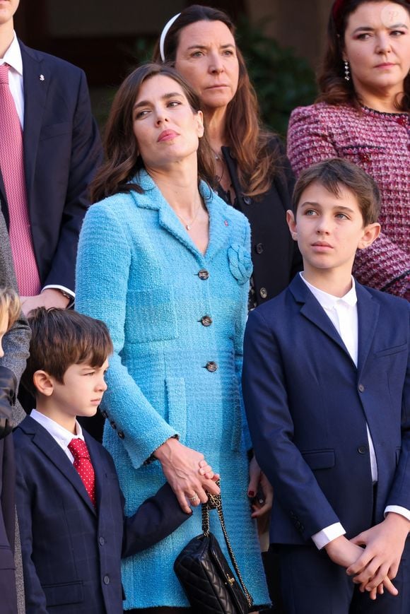 Charlotte Casiraghi, Raphaël Elmaleh, Balthazar Rassam dans la cour du palais princier le jour de la fête nationale de Monaco le 19 novembre 2024.

© Jean-Charles Vinaj / Pool Monaco / Bestimage