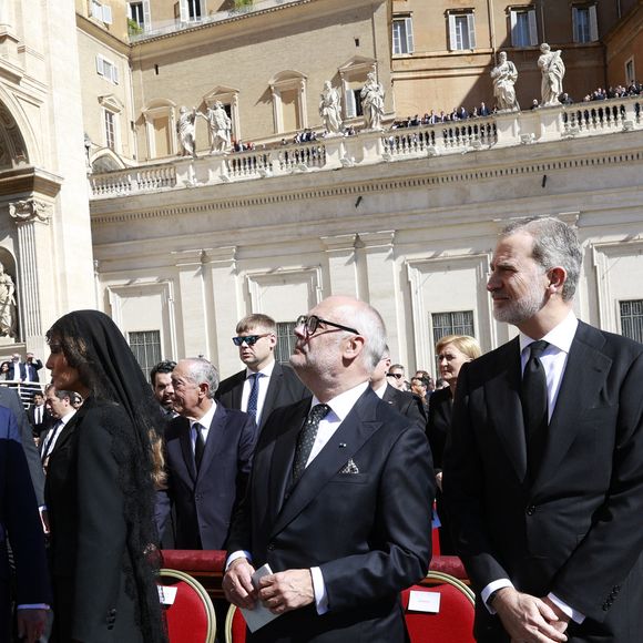 Le président américain Donald Trump, sa femme Melania Trump, Le roi Felipe VI et la reine Letizia d’Espagne - Le roi Felipe VI et la reine Letizia d’Espagne, assistent aux funérailles du pape François devant la basilique Saint Pierre à Rome, le 26 avril 2025. 
© Casa de SM El Rey / Bestimage LALO YASKY / BESTIMAGE