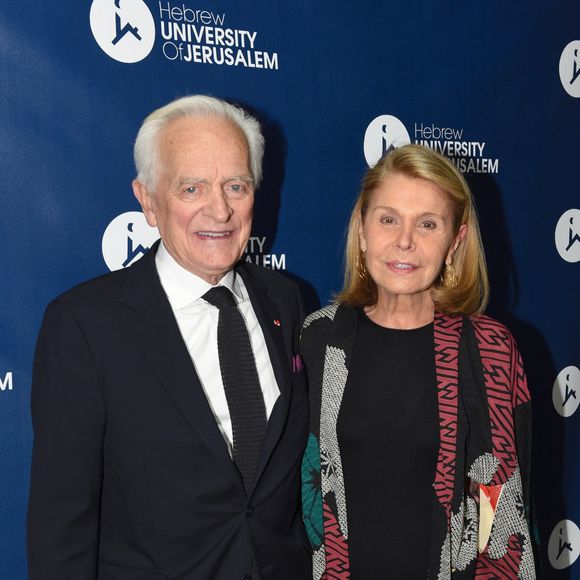 Pour rappel, Philippe Labro avait rencontré le célèbre rockeur disparu en 2017 dans les années 60... Et leur belle collaboration fera le bonheur des mélomanes. En plus de nouer une solide amitié avec l'icône, l'écrivain - qui a marqué l'histoire de RTL - lui avait signé plusieurs de ses emblématiques chansons pour l'album Flagrant délit, dévoilé en 1971.

Exclusif - Philippe Labro (vice-président des Césars) et sa femme Françoise Coulon - Soirée d'hommage à Martine Dassault et remise du prix Scopus 2020 de l'Université Hébraïque de Jérusalem décerné à l'artiste G. Garouste au Pavillon Vendôme à Paris le 23 janvier 2020. © Erez Lichtfeld/Bestimage