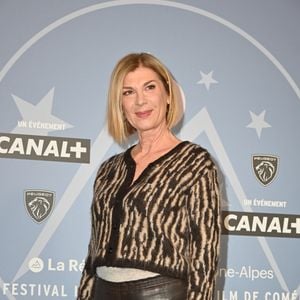 Michele Laroque posant pour une séance photo lors du 29e Festival du film d'humour de l'Alpe d'Huez, en France, le 20 janvier 2026. Photo de Mireille Ampilhac/ABACAPRESS.COM