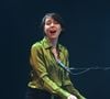 Seule sur scène avec son instrument, l'artiste nantaise a rapidement conquis le public et rendu un bel hommage à son idole.

Jeanne Cherhal - Soirée "FreeGleizes" au Bataclan à Paris le 29 janvier 2026.  En soutien à Christophe Gleizes, journaliste sportif emprisonné en Algérie pour avoir exercé son métier. © Lionel Urman/Bestimage
