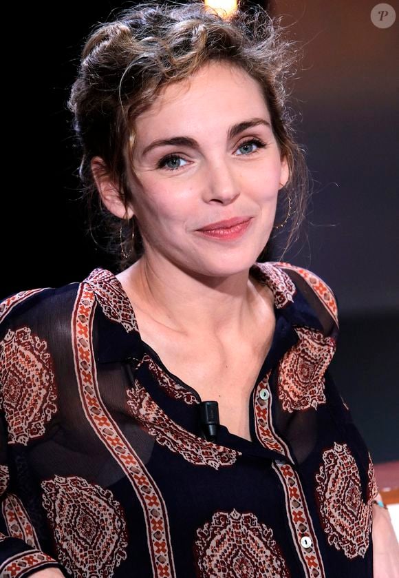 Claire Keim pose lors d'une séance photo à Paris, France, en mars 2017. Photo par VIM/ABACAPRESS.COM
