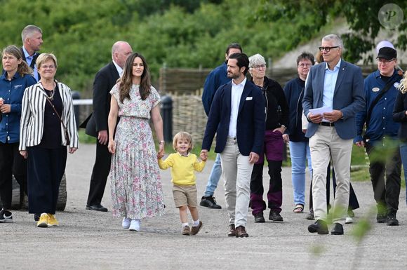 Le prince Carl Philip, la princesse Sofia et le prince Julian assistent à l'inauguration de l'aire de jeux du duc de Halland et du prince Julian au Naturum Gettern, à Varberg, en Suède, le 17 juin 2024. Photo par Tommy Holl/Stella Pictures/Abaca