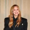 Virginie Efira arbore ses jambes fuselées avec une veste XXL face à Catherine Deneuve en trench