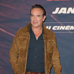 De son côté, Jean Dujardin est à Paris.

Jean Dujardin - Avant-première du film "L'Homme qui rétrécit" au cinéma le Grand Rex à Paris le 6 octobre 2025. © Coadic Guirec/Bestimage