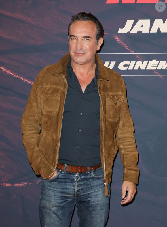 De son côté, Jean Dujardin est à Paris.

Jean Dujardin - Avant-première du film "L'Homme qui rétrécit" au cinéma le Grand Rex à Paris le 6 octobre 2025. © Coadic Guirec/Bestimage