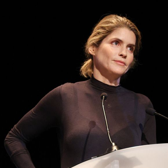 Sur la plage, elle a partagé une vidéo poétique où elle joue du piano à même le sable face à un sublime coucher de soleil.

Alice Taglioni lors de la cérémonie de clôture du 33eme Festival International du Film Fantastique de Gerardmer le 31 Janvier 2026.

Denis Guignebourg/BestImage © Denis Guignebourg / Bestimage