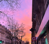 L'animatrice a mis en avant deux de ses enfants, ses aînés, complices sur le chemin de l'école, face à un levé du soleil superbe dans les rues de Paris.

Marie Portolano partage une rare photo de deux de ses enfants.