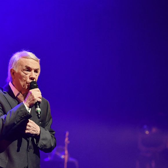 Salvatore Adamo se produit à l'Olympia à Paris, France, le 1er octobre 2024. Photo par Christophe Meng / ABACAPRESS.COM