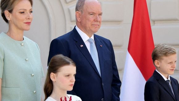 Charlene de Monaco et Gabriella optent pour des looks printaniers aux côtés du prince Albert et de Jacques lors d’un événement historique