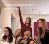 Elle est partie avec d'autres reines de beauté, notamment Valérie Bègue, l'ex de Camille Lacourt. 

Captures d'écran de l'Instagram d'Alice Detollenaere.