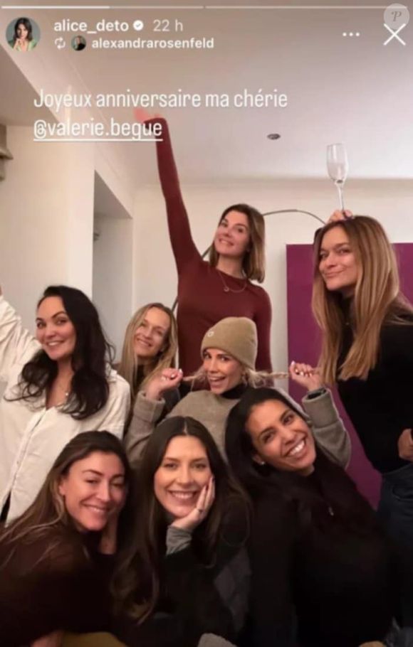 Elle est partie avec d'autres reines de beauté, notamment Valérie Bègue, l'ex de Camille Lacourt. 

Captures d'écran de l'Instagram d'Alice Detollenaere.