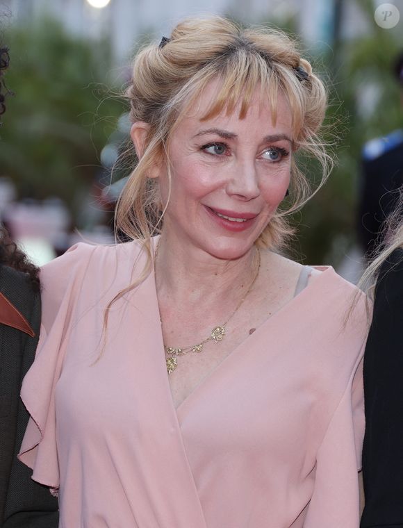 Si elle avait continué dans cette voie, elle aurait intégré un secteur comptant 7 692 entreprises en France en 2023, à 72 % dirigées par des femmes.

Julie Depardieu - Arrivées à la soirée de clôture de la 35ème édition du ''Dinard British and Irish Film Festival'' de Dinard, France, le 5 octobre 2024. © Denis Guignebourg/BestImage