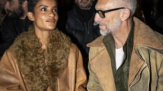 Vincent Cassel et Narah Baptista amoureux stylés à Paris : la mère de Caetano porte une belle tenue, peu adaptée aux faibles températures