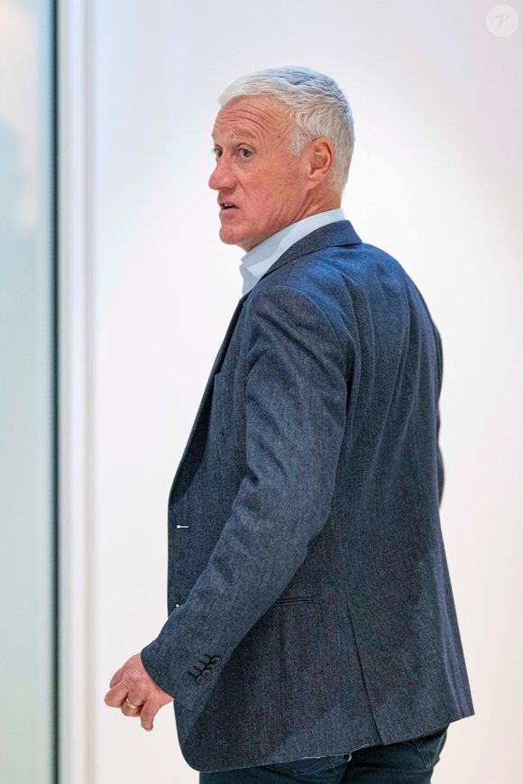 Didier Deschamps - Sorties du tribunal correctionnel de Paris en marge du procès en diffamation entre Didier Deschamps et Daniel Riolo. Le procès en diffamation opposant Didier Deschamps à Daniel Riolo s’est ouvert le 20 novembre 2025 devant la XVIIe chambre du tribunal correctionnel de Paris : Didier Deschamps reproche à Daniel Riolo d’avoir qualifié de « menteur » à propos de la blessure de Karim Benzema lors de la coupe du monde de football en 2022. France, le 20 novembre 2025. © Pierre Perusseau/Bestimage