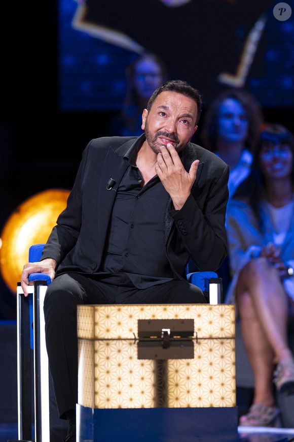 Exclusif - Exclusif - Kamel Ouali lors de l'enregistrement de l'émission "La Boîte à secrets", présentée par F.Bollaert et diffusée le 3 octobre 2025 sur France 3, dans les studios du Lendit à Saint-Denis, Seine Saint-Denis, France, le 9 septembre 2025. © Pierre Perusseau/Bestimage