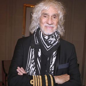 Louis Bertignac va prêter main forte à Lara Fabian le samedi 18 avril prochain durant un prime des auditions à l'aveugle. Une manière pour la production de célébrer les 15 ans de l'émission.

Louis Bertignac - Soirée de gala pour la Fondation de la Recherche en Physiologie, "Les Stéthos d'Or" au Four Seasons Hôtel George V à Paris le 16 mars 2026. © Cédric Perrin/Bestimage