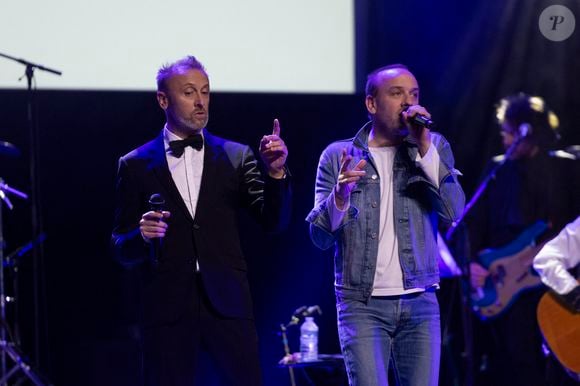 Pierre Souchon et son Frère Charles Souchon (Ours) au concert du gala des 20 ans de la fondation Recherche Alzheimer "2 générations chantent pour la 3ème" à l'Olympia à Paris le 18 mars 2024.

© Cyril Moreau / Bestimage