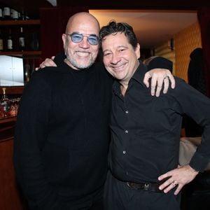 De nombreuses célébrités étaient de la partie comme Pascal Obispo par exemple qui n'a pas hésité à prendre la pose avec l'humoriste.

Exclusif - Pascal Obispo et Laurent Gerra - Célébrités au spectacle « Laurent Gerra se met à table ! », à savourer au Casino de Paris, à Paris, France, le 10 Décembre 2024. 

© Bertrand Rindoff / Bestimage