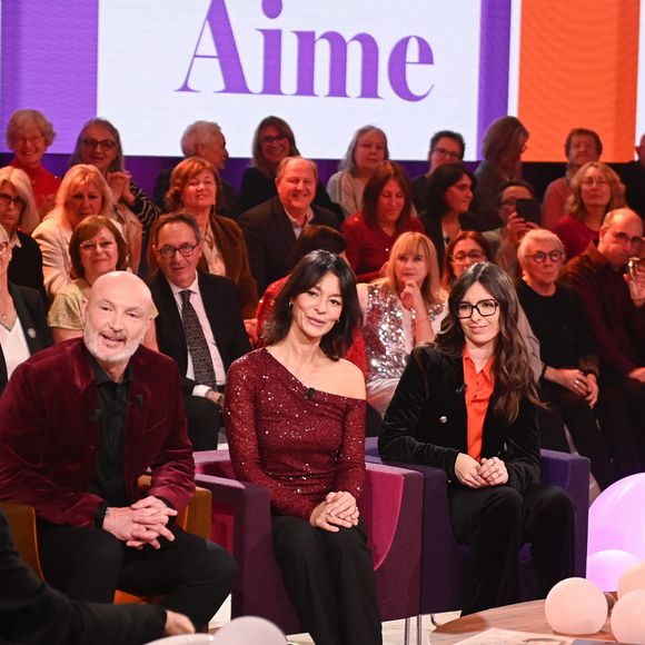 Exclusif - Frank Leboeuf, son épouse Chrislaure Nollet et sa belle-fille Djéane Nollet lors de l'enregistrement de l'émission "Famille je vous aime" présentée par M.Drucker et qui sera diffusée le 29 décembre sur France 3, au studio Rive gauche, à Paris, France, le 2 décembre 2025. © Gaffiot-Perusseau/Bestimage