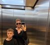 Entourée au quotidien par sa famille, la jeune femme a toujours abordé son parcours de soins avec une authenticité remarquable auprès de ses abonnés.
