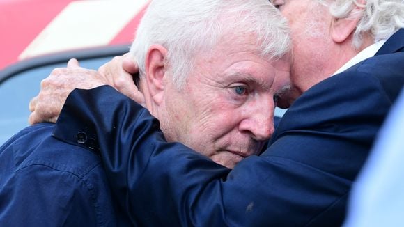 Recueillement tout près de Lyon pour un homme de légende : Karim Benzema, Luis Fernandez... de grands noms ont fait le déplacement