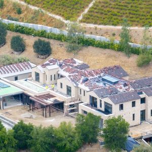 EXCLUSIF Hidden Hills, Californie – Photo prise le 5 juin 2025 – Cinq ans plus tard, Kylie Jenner a révélé qu'elle était prête à emménager dans son immense manoir de Hidden Hills, doté d'un bunker souterrain. Backgrid USA / Bestimage. Backgrid USA / Bestimage