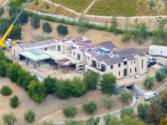 EXCLUSIF Hidden Hills, Californie – Photo prise le 5 juin 2025 – Cinq ans plus tard, Kylie Jenner a révélé qu'elle était prête à emménager dans son immense manoir de Hidden Hills, doté d'un bunker souterrain. Backgrid USA / Bestimage. Backgrid USA / Bestimage