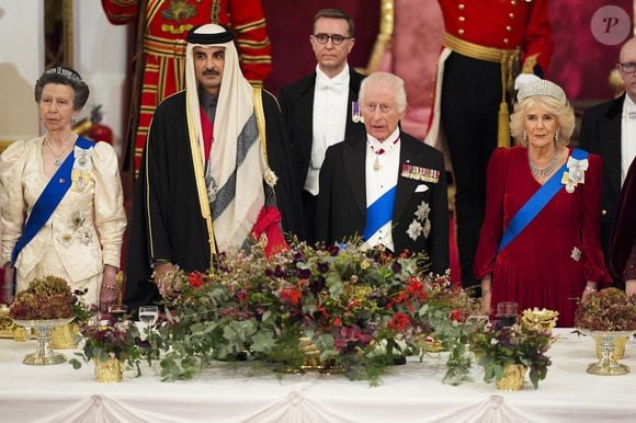 Le roi Charles III et la reine Camilla avec l'émir du Qatar Cheikh Tamim bin Hamad Al Thani et la princesse royale lors d'un banquet d'État au palais de Buckingham, à Londres, pendant la visite d'État au Royaume-Uni de l'émir du Qatar et de la première de ses trois épouses. Londres, Royaume-Uni, mardi 3 décembre 2024. Photo by Jordan Pettitt/PA Wire/ABACAPRESS.COM