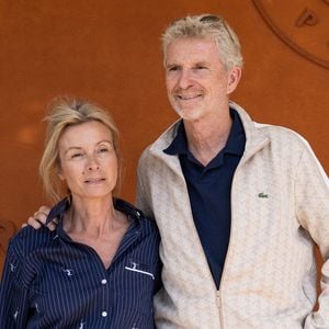 Denis Brogniart et sa femme Hortense Brogniart au village lors des Internationaux de France de Tennis de Roland Garros 2026. Paris, le 1er juin 2026. © Jacovides / Moreau / Bestimage