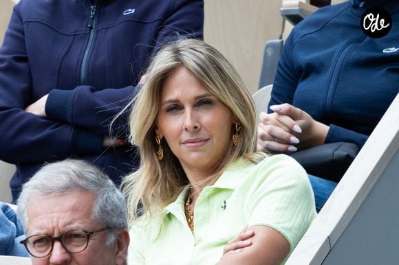 L'émission s'intitule "Coupe du Monde de la FIFA - le Mag". 

Ophelie Meunier dans les tribunes lors de la 13e journée de Roland-Garros 2026, le 5 juin 2026 à Paris, en France. Photo de Nasser Berzane/ABACAPRESS.COM