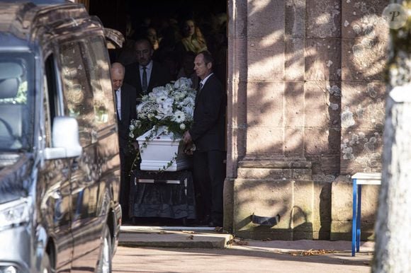 Obsèques de Lina, l'adolescente de 15 ans disparue le 23 septembre 2023, en l'Eglise Saint-Arnould de Plaine, le 25 octobre 2024. © Elyxandro Cegarra / Panoramic / Bestimage