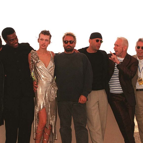 Eric Serra, Chris Tucker, Luc Besson, Milla Jovovich, Bruce Willis et Jean Paul Gaultier pour le Cinquième élément au Festival de Cannes 1997 ©ANGELI-RINDOFF-GARCIA / BESTIMAGE