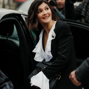 "Je bouge, parce que j'ai toujours aimé voyager. C'est dingue les fantasmes que l'on suscite quand on sort un peu des rails."

Audrey Tautou arrivant au défilé Balmain Automne Hiver 2020-2021, tenu à l'Espace Champeret, Paris, France, le 28 février 2020.