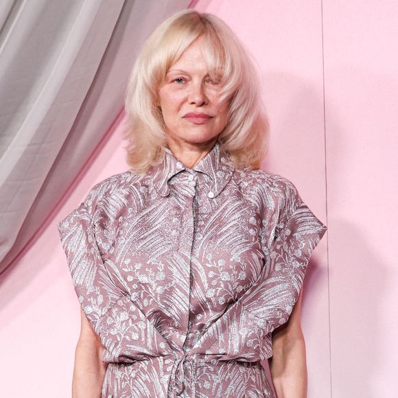 Pamela Anderson au photocall de la cérémonie des Fashion Trust U.S. Awards 2026, en partenariat avec Google, aux studios nya WEST à Los Angeles, Californie, États-Unis, le 8 avril 2026. © Chad Salvador/Image Press Agency/Backgrid/Bestimage
