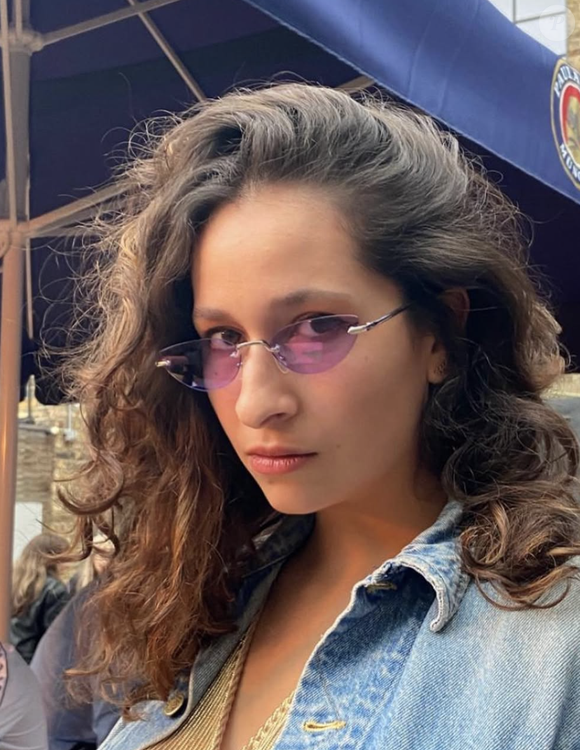 Et cette dernière est aussi familière avec le petit écran, ayant suivi les pas de sa mère.

Emma Kabouche, la fille de Cécilia Hornus, sur Instagram