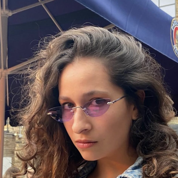 Et cette dernière est aussi familière avec le petit écran, ayant suivi les pas de sa mère.

Emma Kabouche, la fille de Cécilia Hornus, sur Instagram