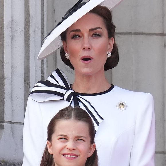 Catherine (Kate) Middleton, princesse de Galles et la princesse Charlotte de Galles - Les membres de la famille royale britannique au balcon du Palais de Buckingham lors de la parade militaire "Trooping the Colour" à Londres, Royaume Uni, le 15 juin 2024. © Julien Burton/Bestimage