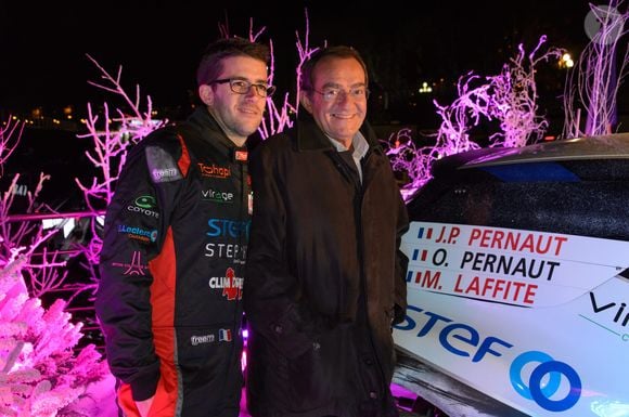 Poussé par le regretté journaliste depuis sa jeunesse, Olivier en a fait son métier et est devenu pilote

Jean-Pierre Pernaut et son fils Olivier Pernaut - Présentation de la nouvelle voiture de Margot Laffite, Jean-Pierre et Olivier Pernaut pour le trophée Andros à Paris le 26 novembre 2015. La compagnie des Bateaux-Mouches est leur partenaire officiel. © Lionel Urman / Bestimage