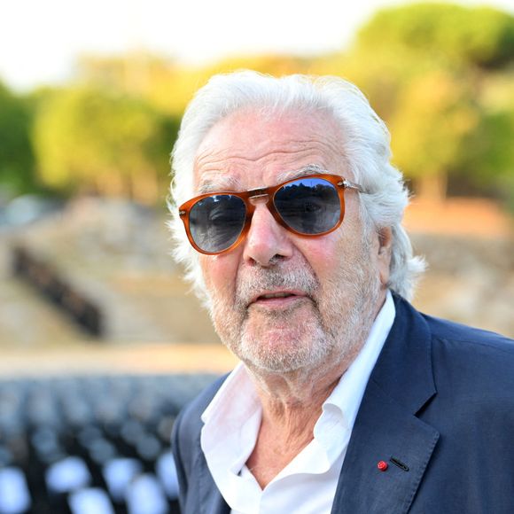 Pierre Arditi durant la soirée d'ouverture de la troisième édition des Théâtrales d'Eze à l'oppidum du Col d'Eze, le 1er août 2025. © Bruno Bebert / Bestimage