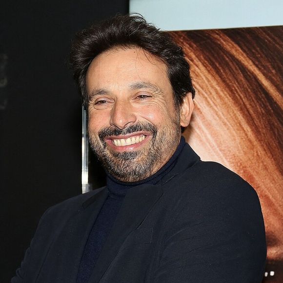 Enfin, Julie Gayet a publié trois photos d'elle et Bruno Salomone, dont une avec ses deux fils, Ezechiel et Tadéo, nés de son précédent mariage avec Santiago Amigoren.

Bruno Salomone à la première du film "Madeleine Collins" au cinéma UGC Ciné Cité Les Halles à Paris, le 21 décembre 2021. 

Photo : Agence / Panoramic / Bestimage