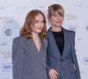 Elle avait associé cette tenue à une chemise blanche, des escarpins rouges et des bijoux dorés.

Le 7 avril 2026, Rome, Italie : Isabelle Huppert et Marina Fois assistent au photocall de la soirée d'ouverture de la 16ème édition du festival "Rendez-vous" (Credit Image : © Emanuela Vertolli/SOPA Images via ZUMA Press / Bestimage Wire / Bestimage)