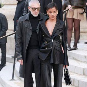 La naissance de leur premier enfant est venu un peu plus le combler. 

Vincent Cassel, Narah Baptista au défilé Schiaparelli "Collection Haute Couture Printemps/Eté 2026" lors de la Fashion Week de Paris, le 26 janvier 2026

© Christophe Aubert via Bestimage