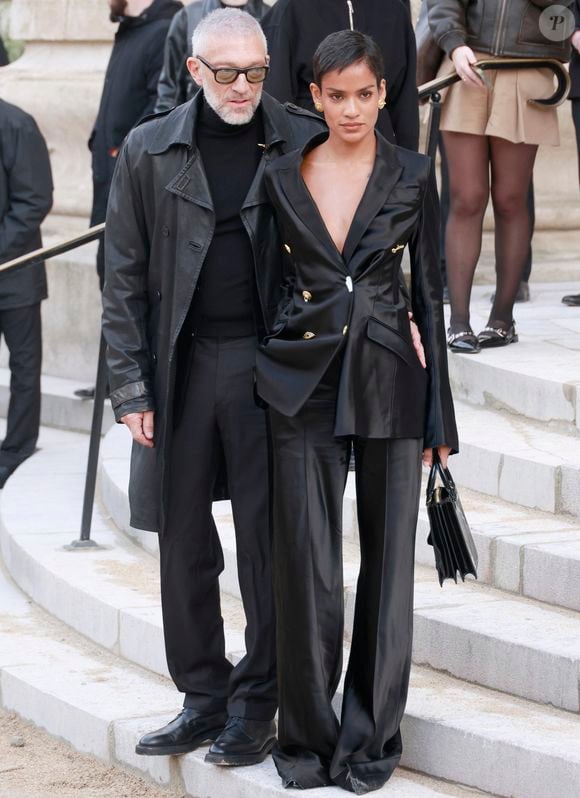 La naissance de leur premier enfant est venu un peu plus le combler. 

Vincent Cassel, Narah Baptista au défilé Schiaparelli "Collection Haute Couture Printemps/Eté 2026" lors de la Fashion Week de Paris, le 26 janvier 2026

© Christophe Aubert via Bestimage